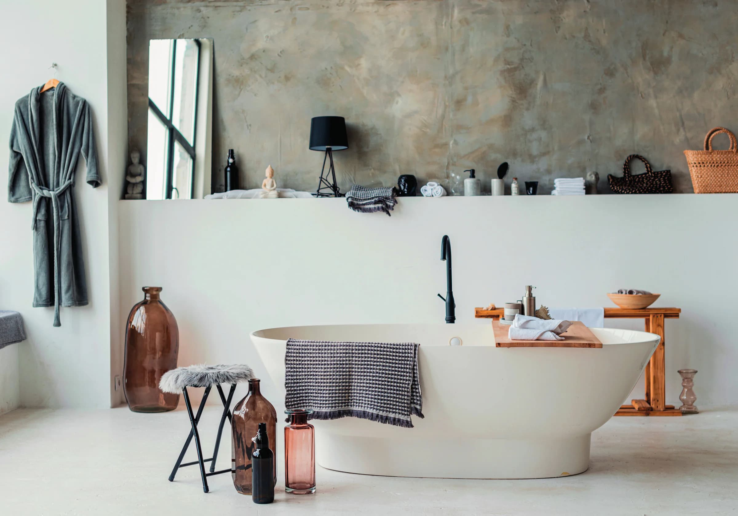 Minimalismo: un angolo di design industriale — un open space dal carattere deciso e contemporaneo con un tocco minimal.