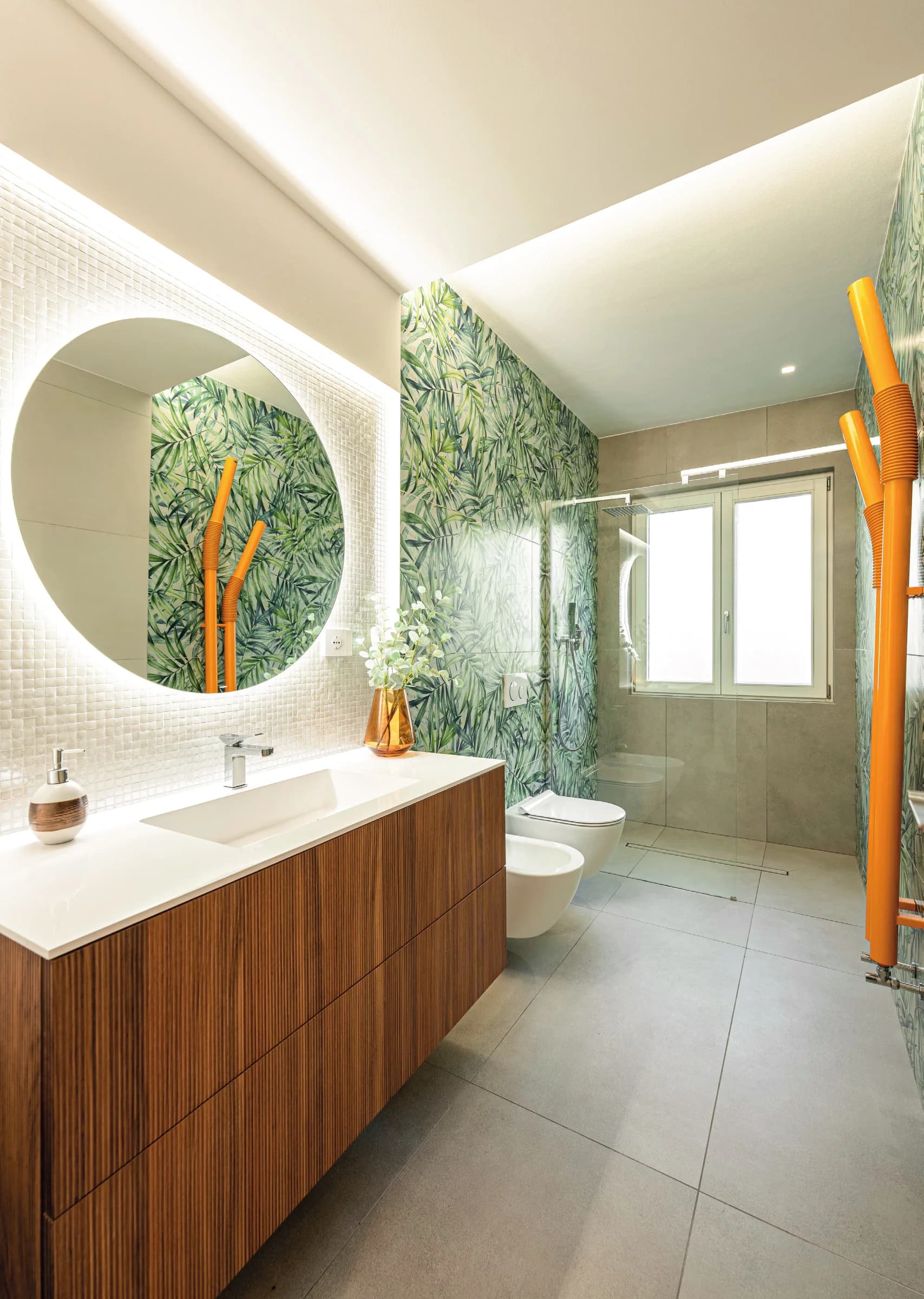 Pattern & ceramiche: un bagno con pareti ricercate e personalizzate, che gioca con la semplicità dei dettagli.