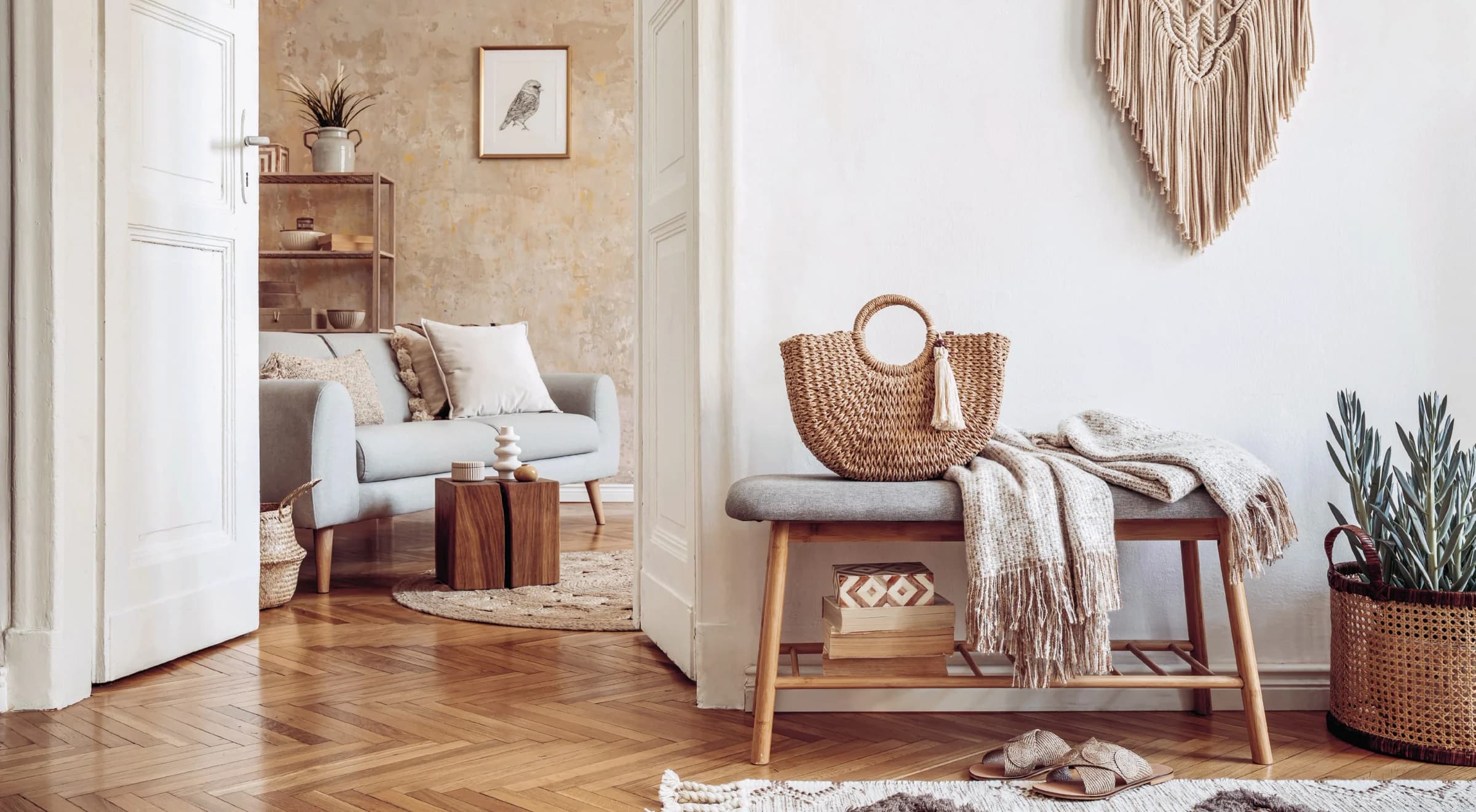 Un sogno di campagna: i toni neutri dei colori pastello, come il verde salvia e il beige, avvolgono lo spazio, offrendo un senso di calore e tranquillità tipico della vita rurale.