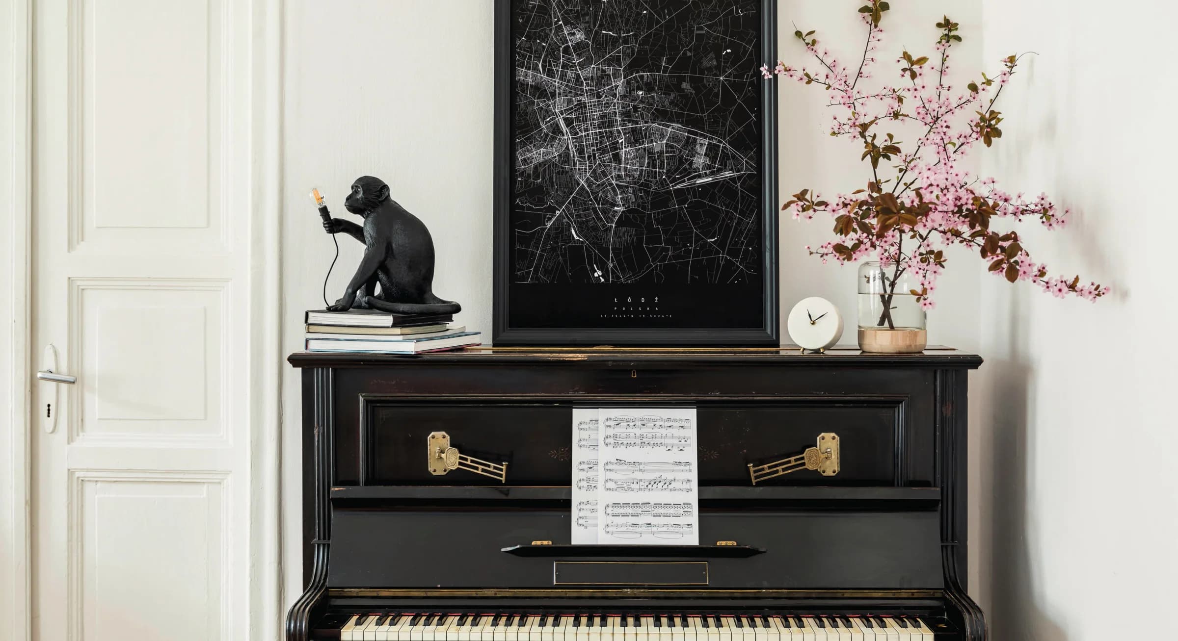 DOLCI SUONI : le melodie di uno strumento riscaldano la quotidianità e rendono piacevoli momenti condivisi o personali.