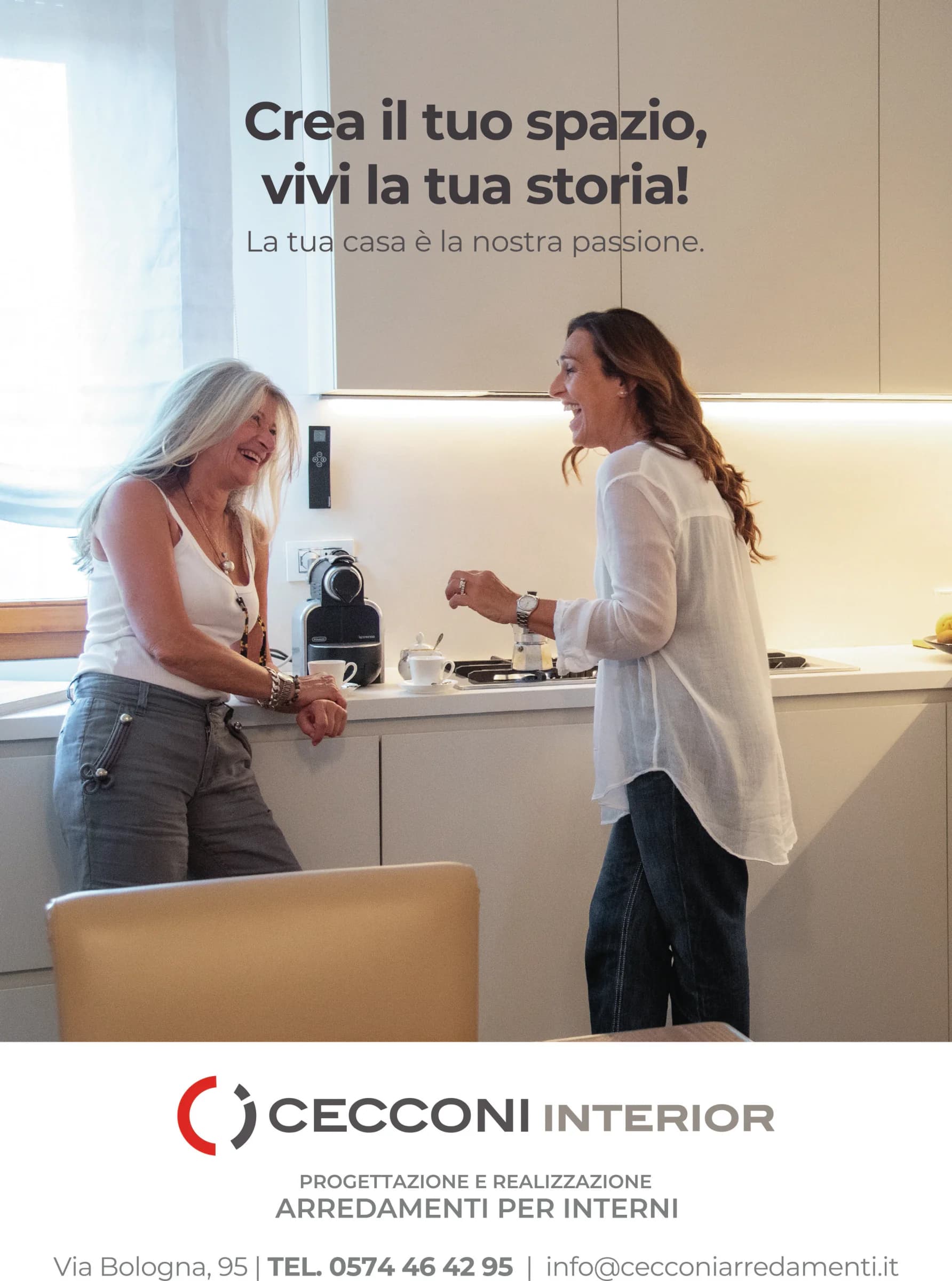 Un dialogo misurato: tra stucchi verde salvia, lampadari scultorei e arredi d'epoca, ogni elemento costruisce un dialogo armonioso tra memoria e design contemporaneo.